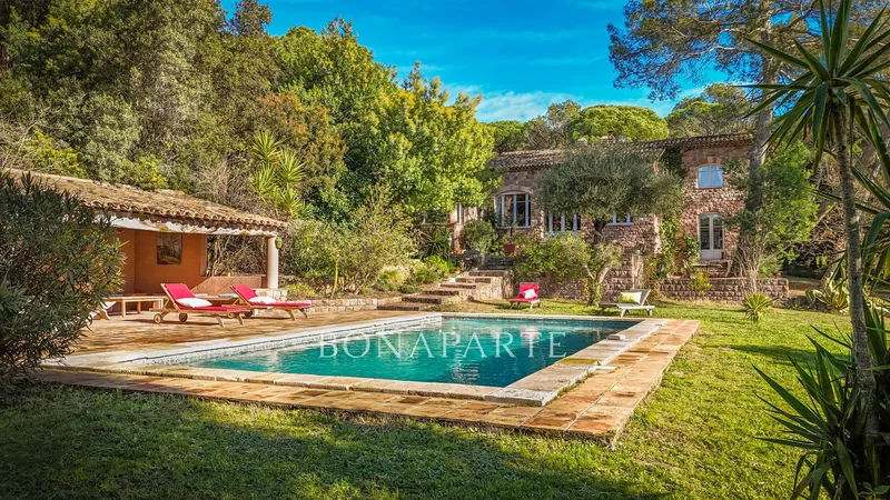 Exceptional Mas at the Gateway to the Esterel: Elegance, History and Serenity in a Privileged Settin