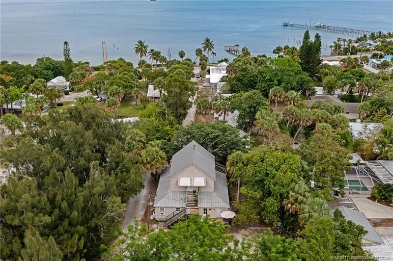 2172 NE Poinciana Terrace, Jensen Beach, Florida, United States. - Photo 15