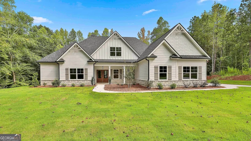 Single Family Residence in Newnan