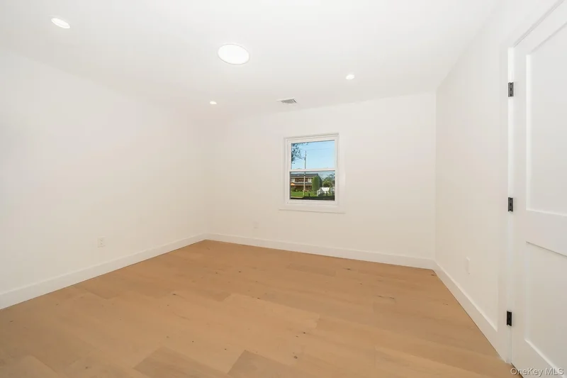 5 Huron Avenue, Massapequa, NY 11758, Massapequa, New York, United States. - Photo 35