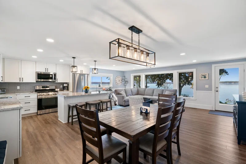 2 Bedrooms Single Family Detached