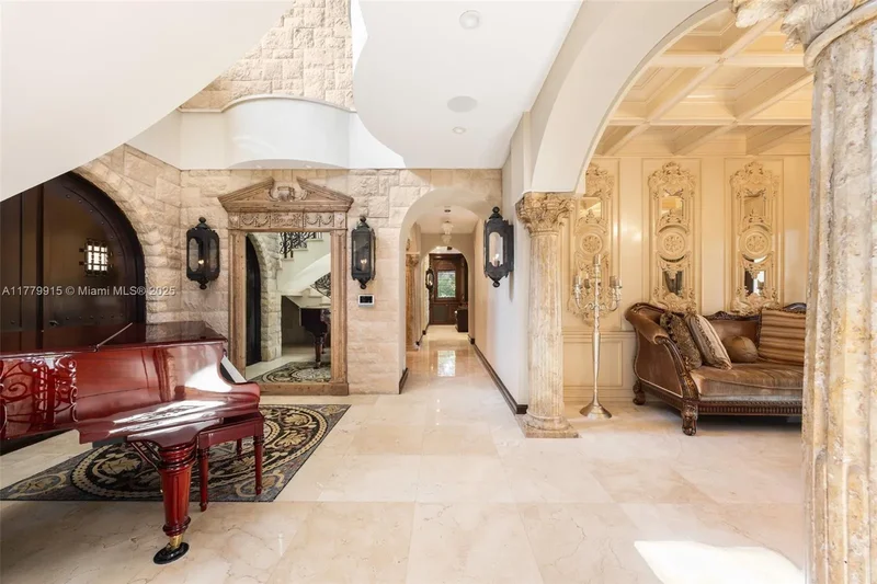 6016 Leonardo St, Coral Gables, Florida, United States. - Photo 4