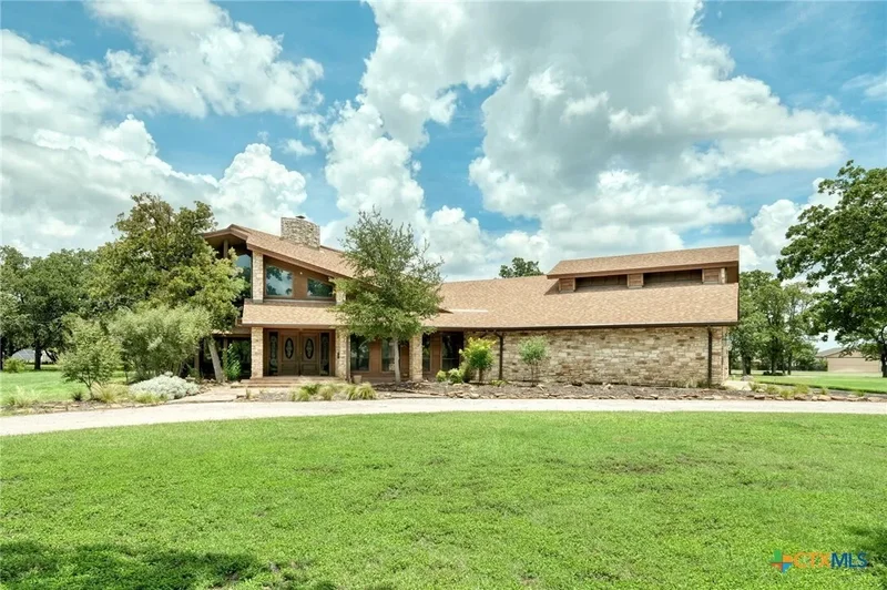 Single Family Residence in Cedar Park