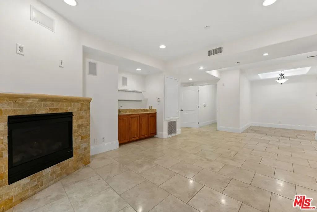 16123 W Sunset Boulevard 101, Los Angeles, California, United States. - Photo 24