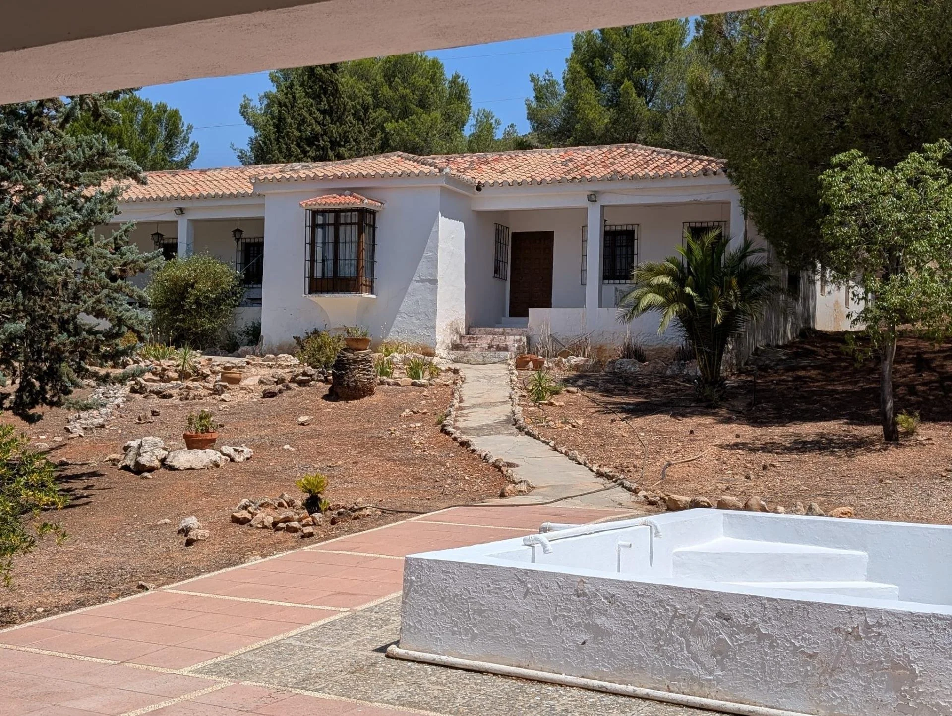 Exterior photo 4