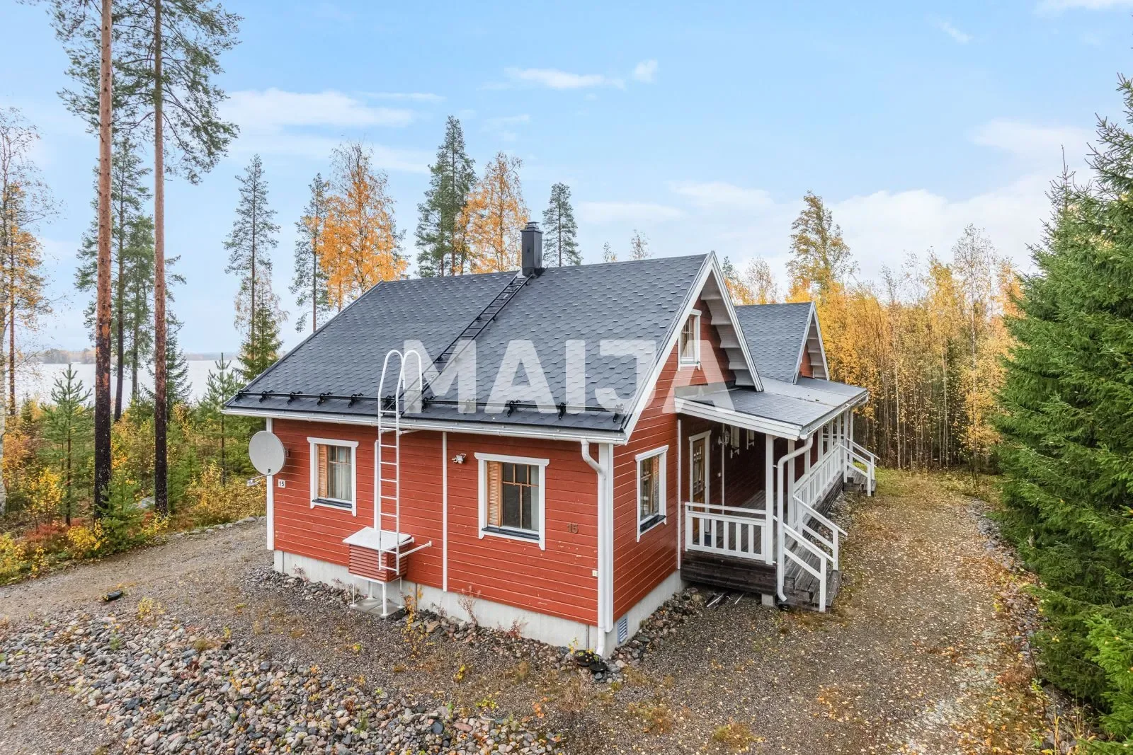 Exterior photo 8