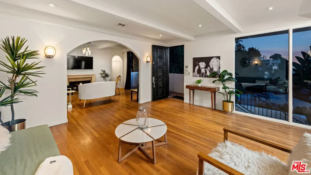 1790 Viewmont Drive, Los Angeles, California, United States. - Photo 2