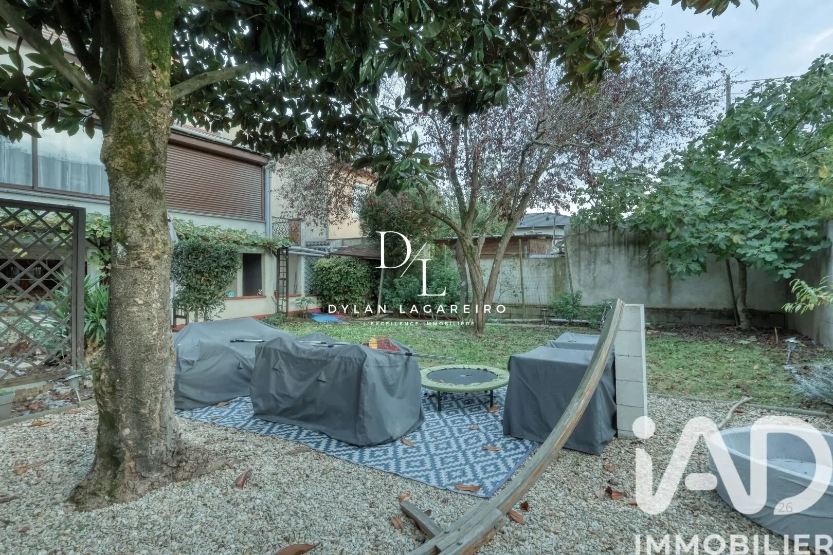 Exterior photo 3