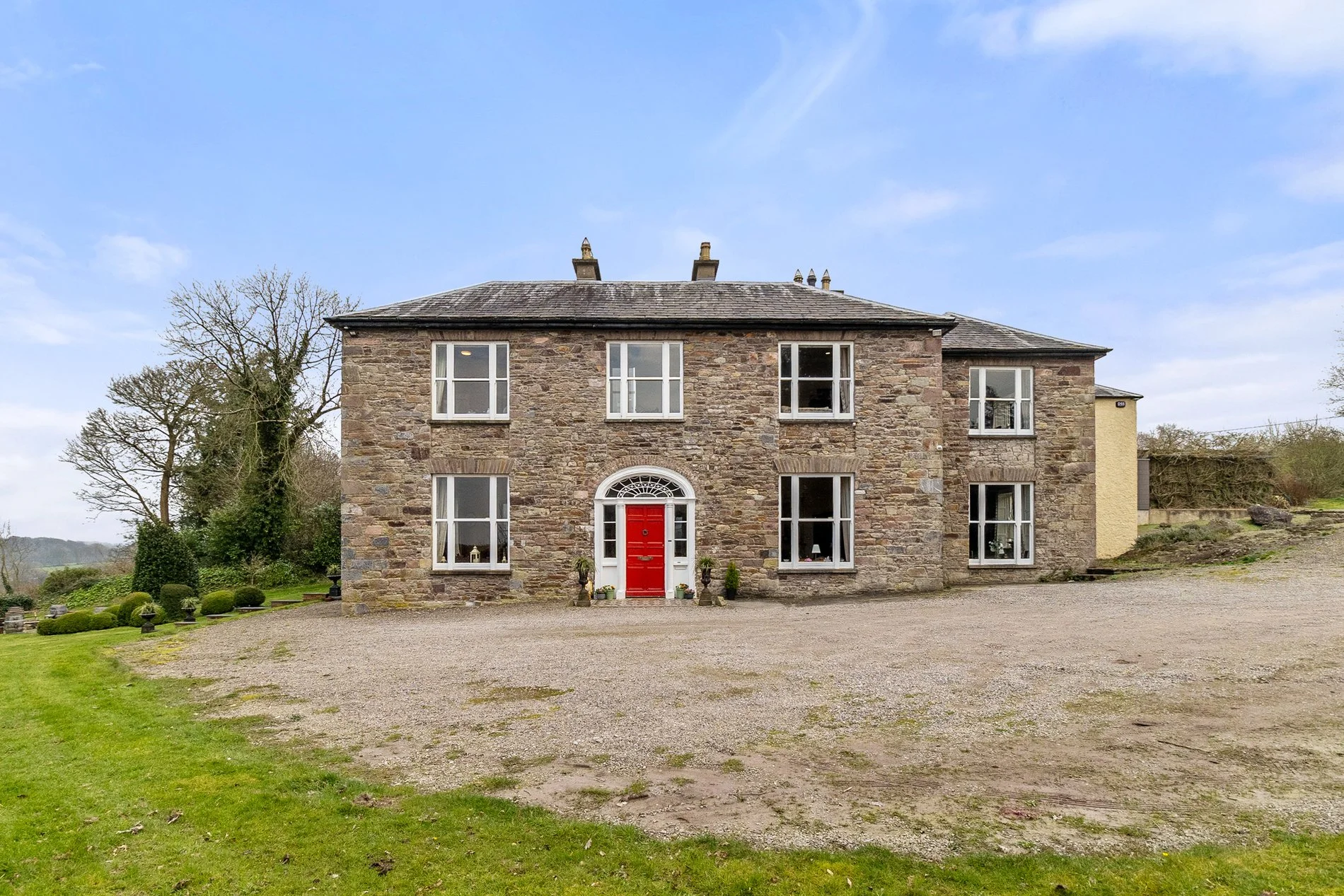 Exterior photo 3
