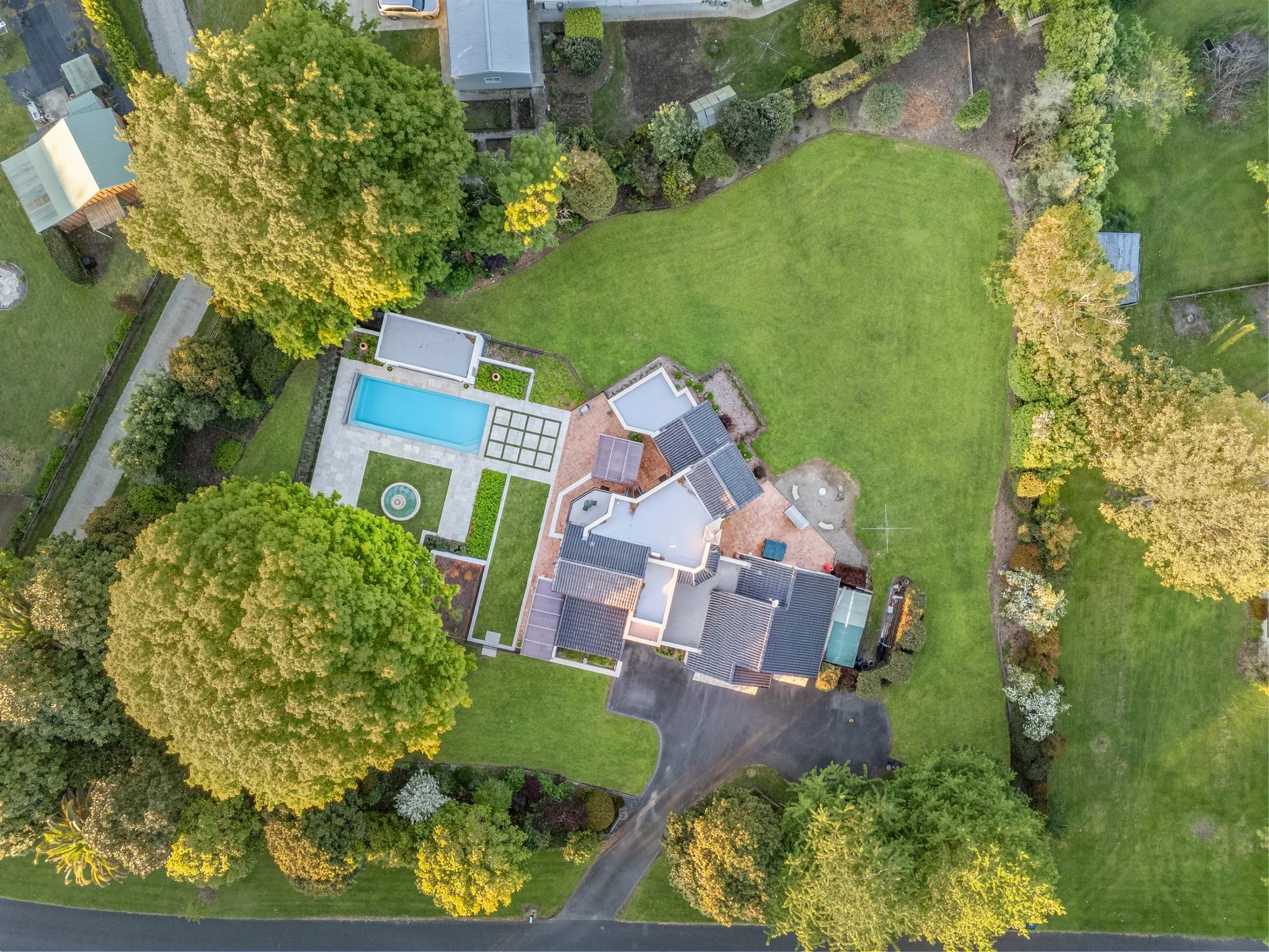 Exterior photo 8