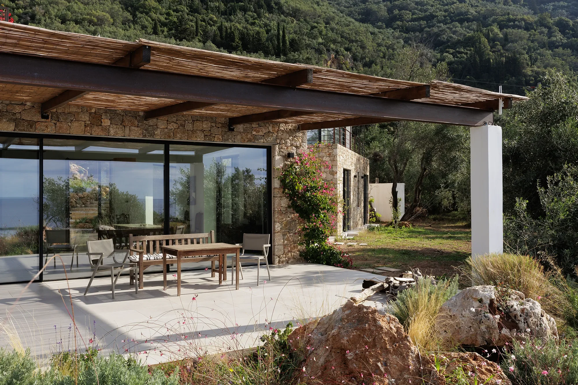 Exterior photo 4