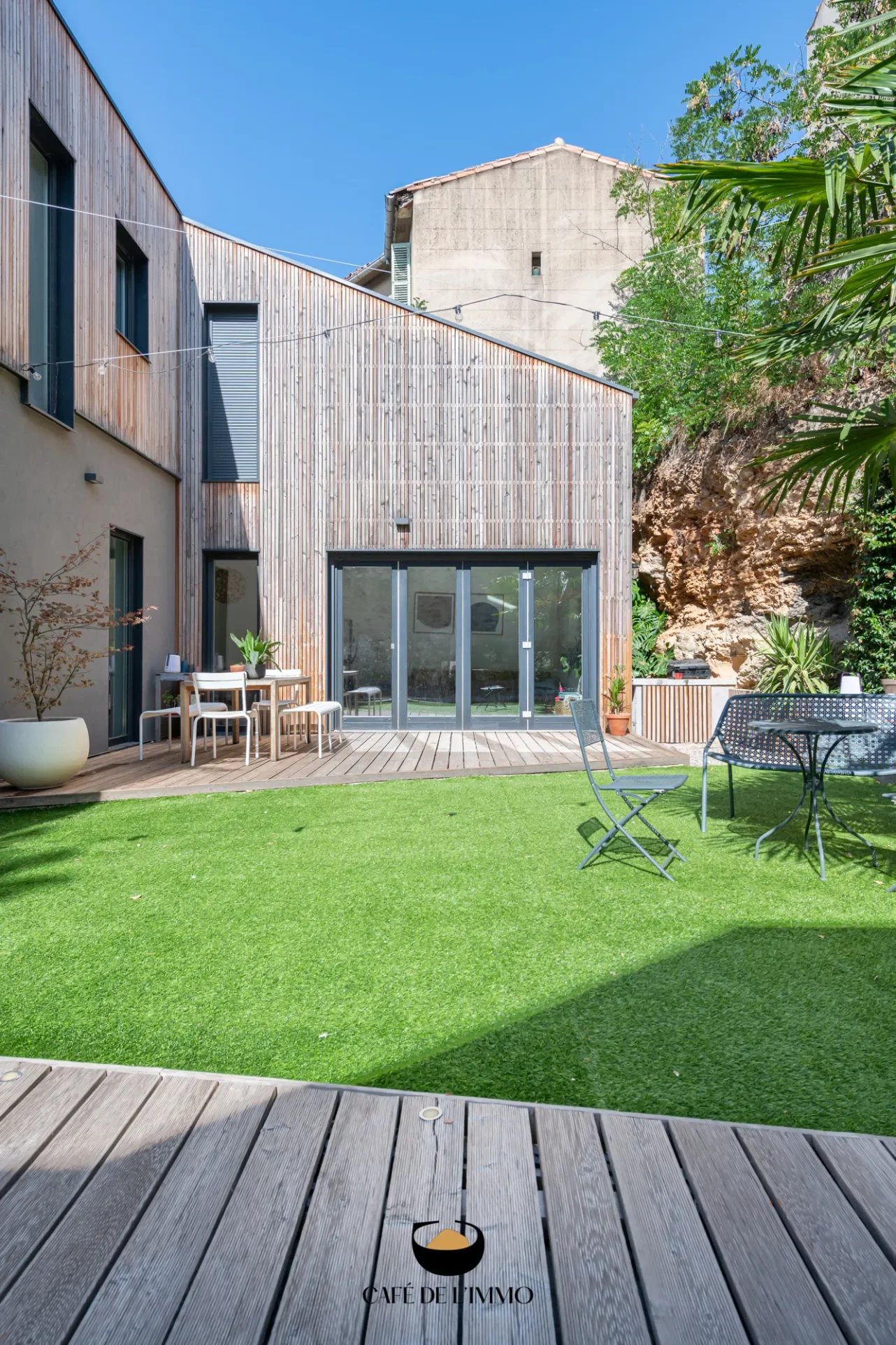 Exterior photo 8