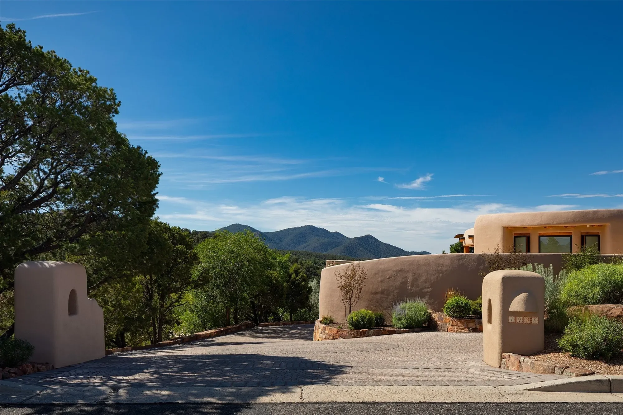 1233 N Summit Drive , Santa Fe, NM 87501, Santa Fe, New Mexico, United States. - Photo 26
