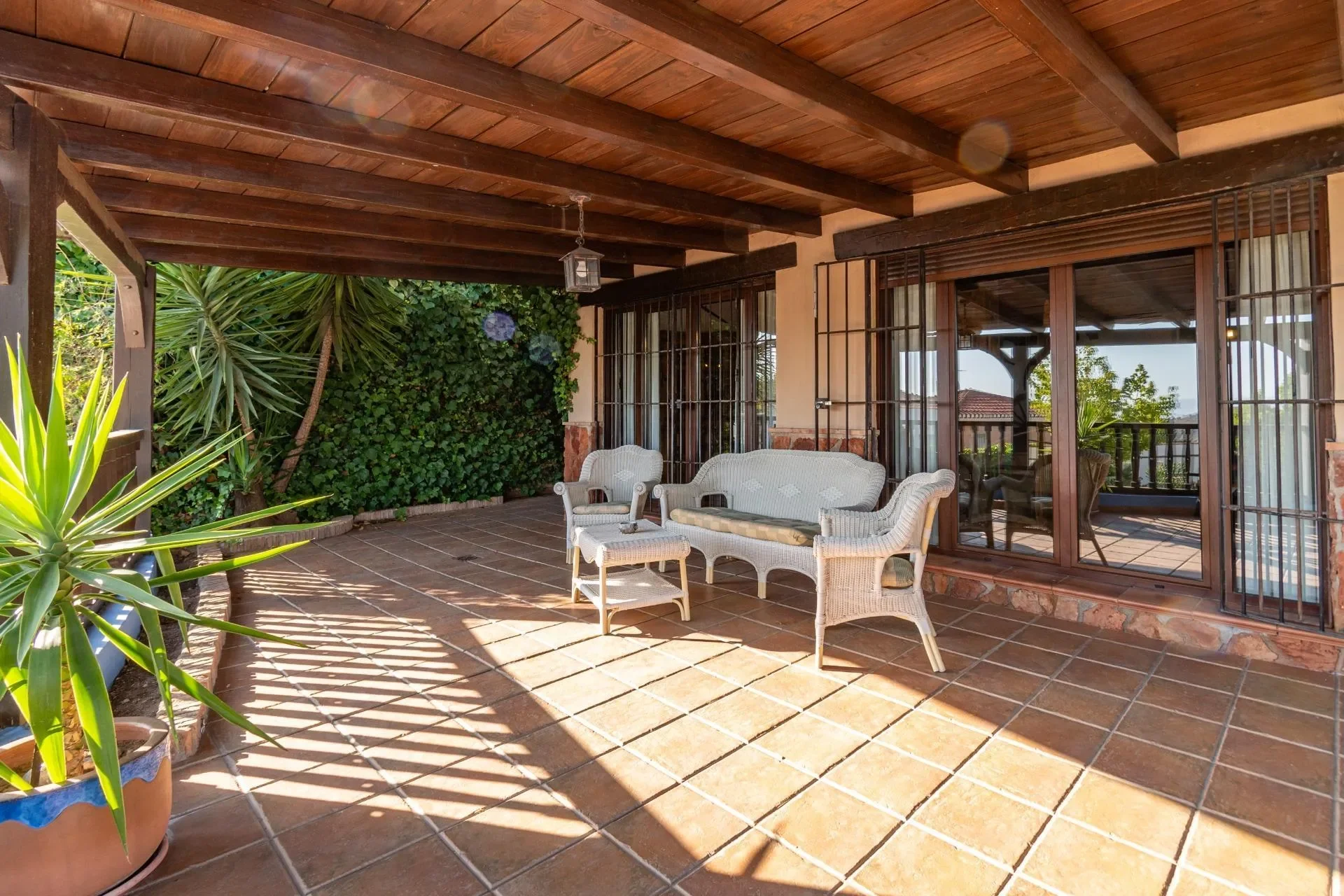 Exterior photo 8