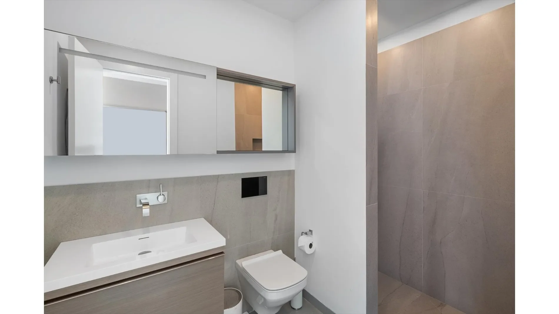 100 S Pointe Dr, Miami Beach, Florida, United States. - Photo 26