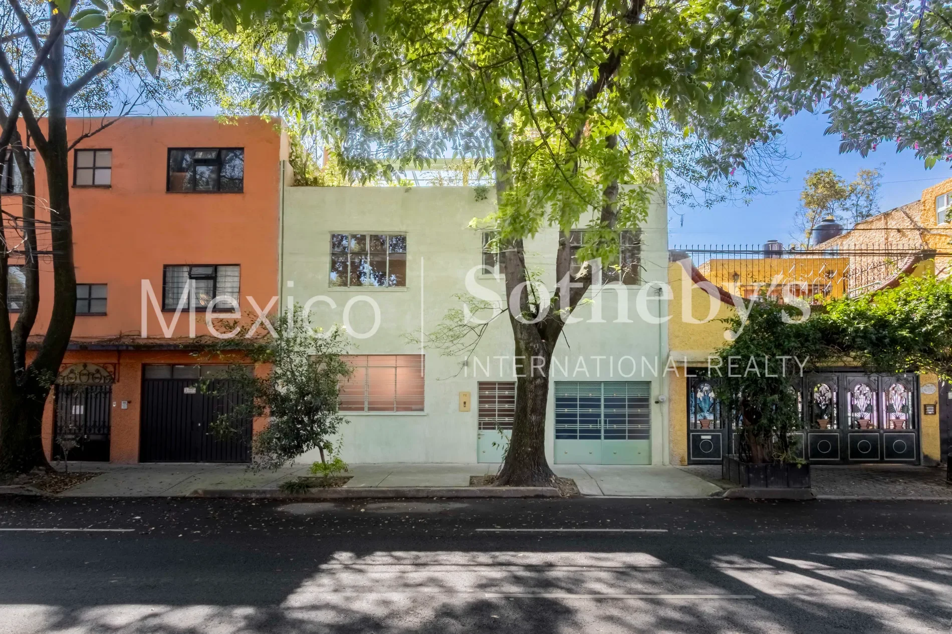 Exterior photo 2