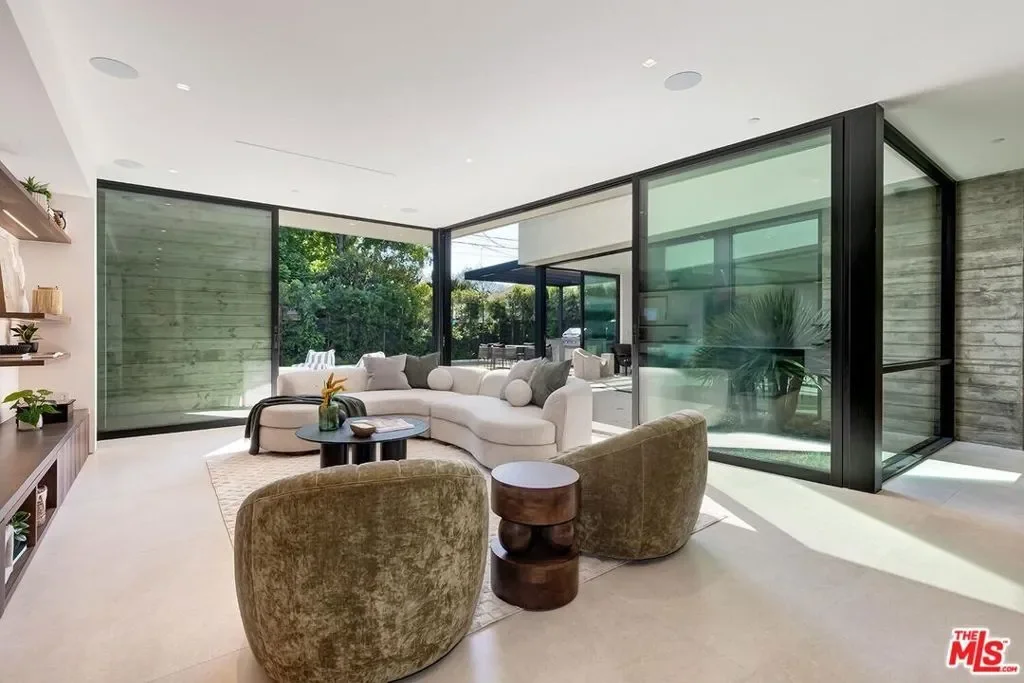 2831 Malcolm Avenue, Los Angeles, California, United States. - Photo 20