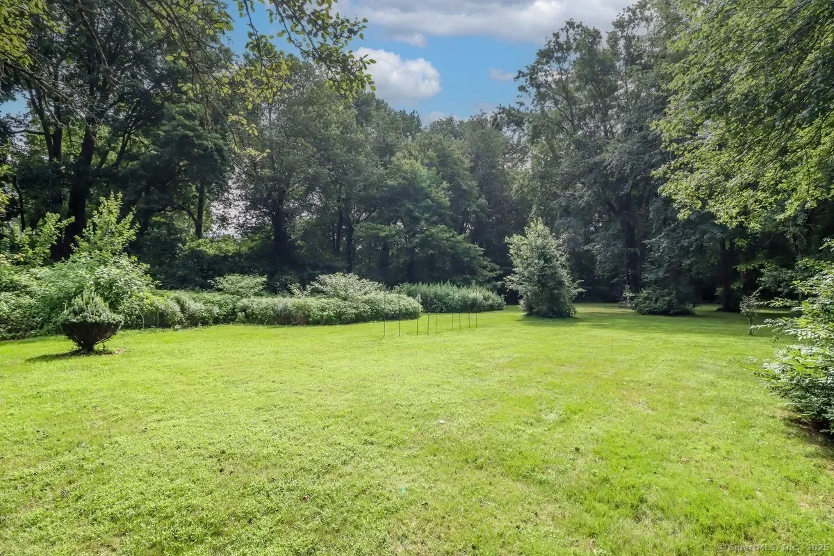 32 Locust Road, Greenwich, Connecticut, United States. - Photo 24
