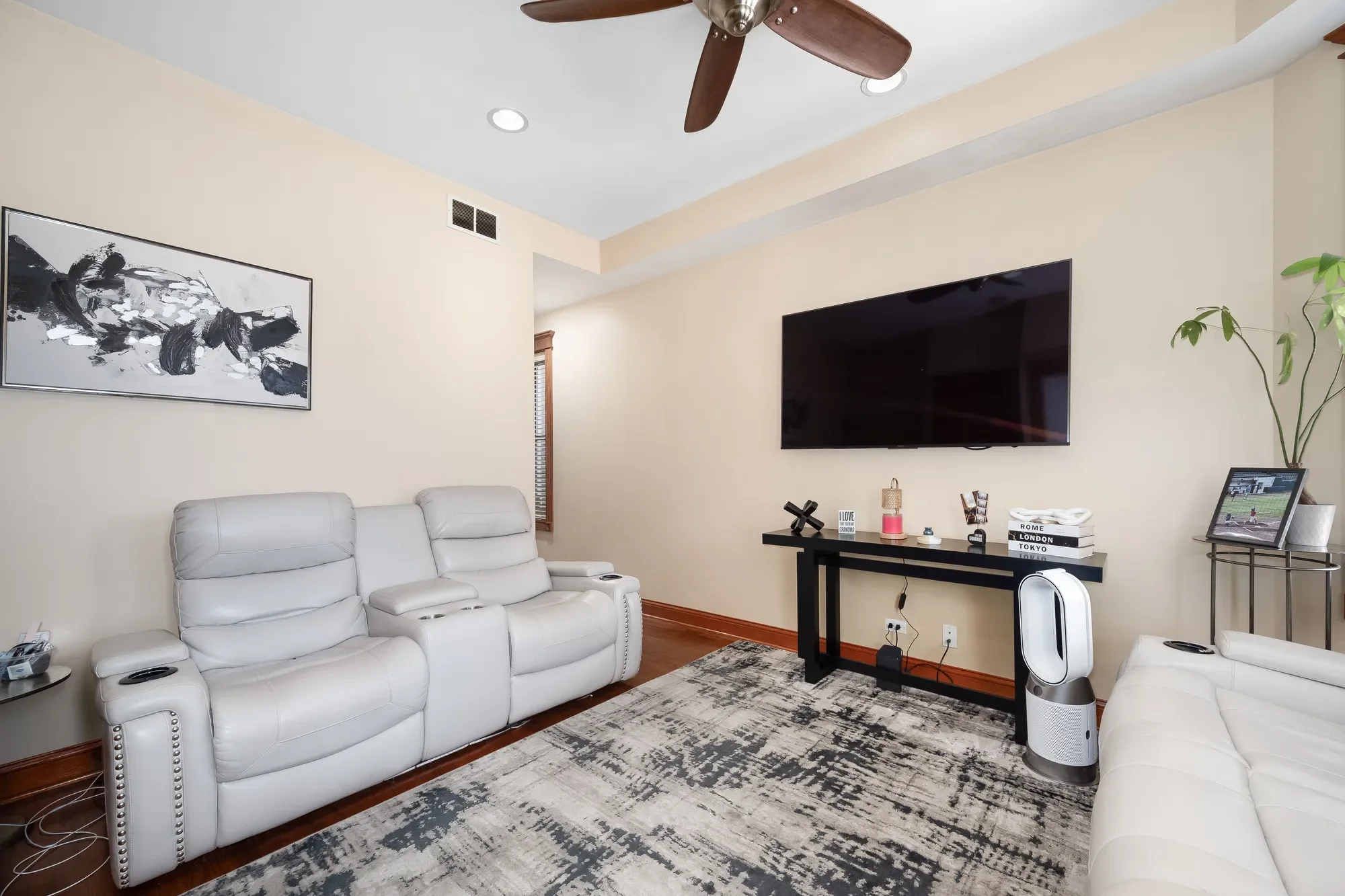 3549 S Lowe Avenue , Chicago, IL 60609, Chicago, Illinois, United States. - Photo 2
