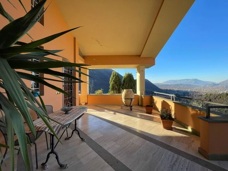 Exterior photo 1
