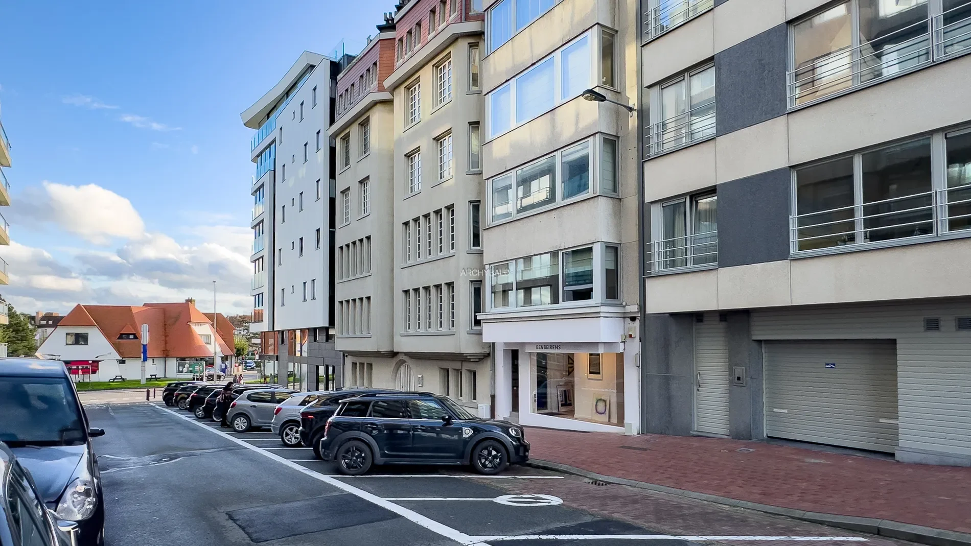 Exterior photo 2