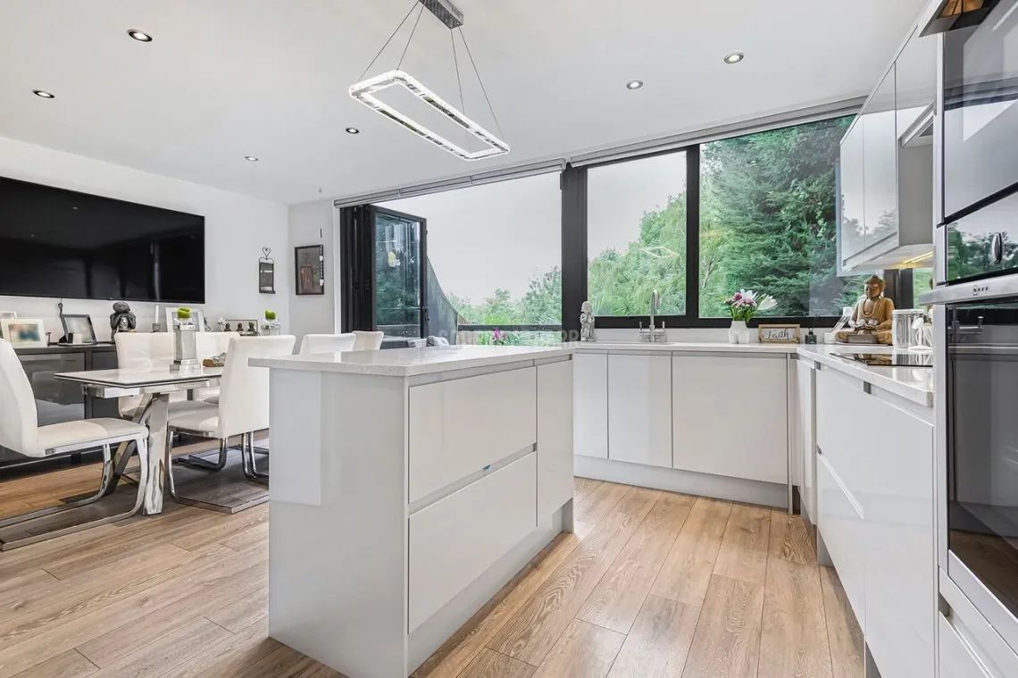 Angel Cottages, Mill Hill Village, London, England, United Kingdom. - Photo 10