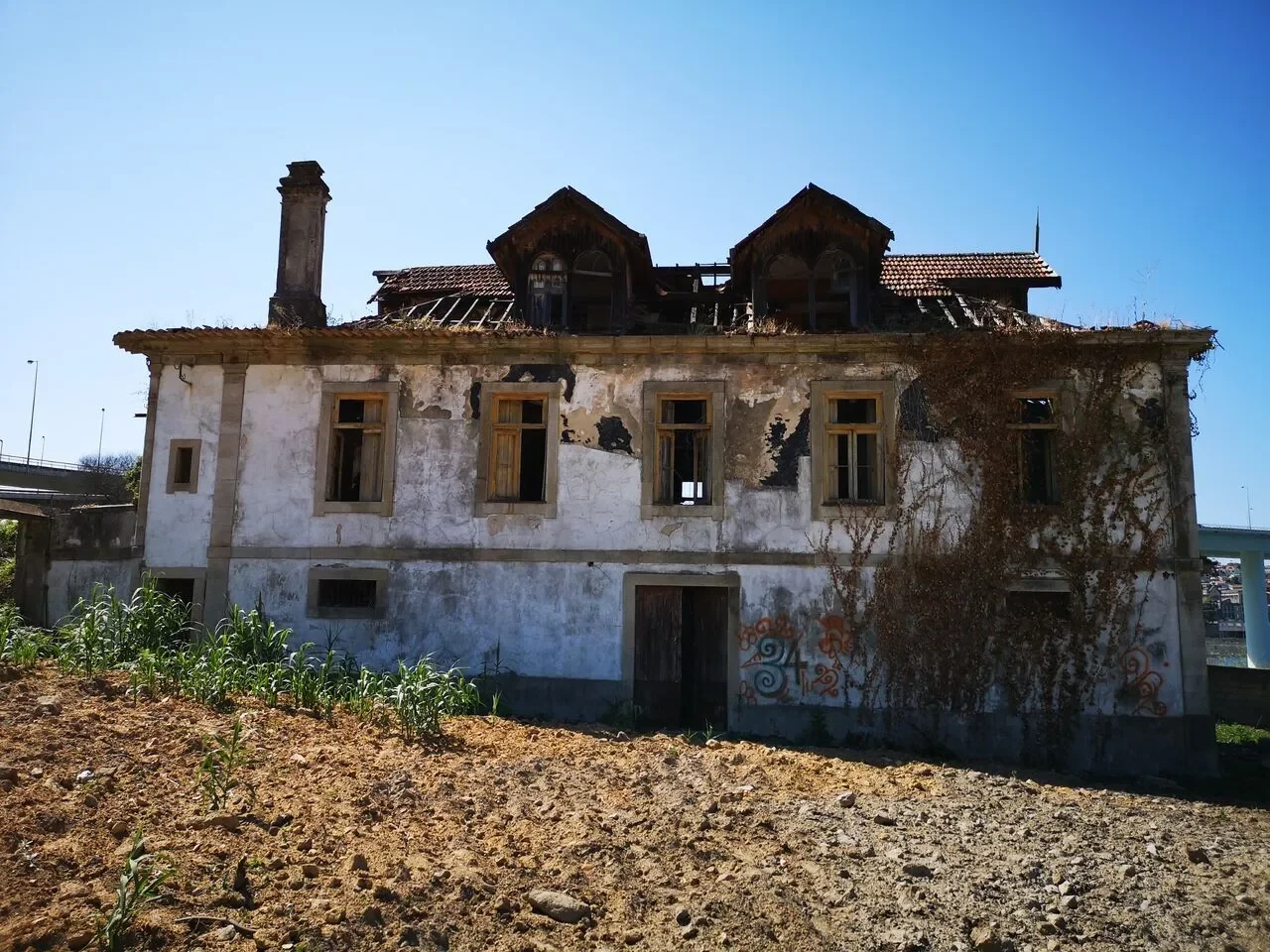 Exterior photo 6