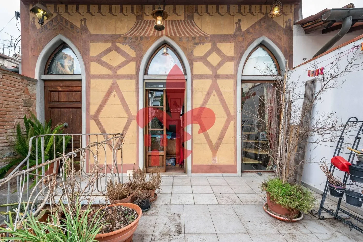 Exterior photo 3