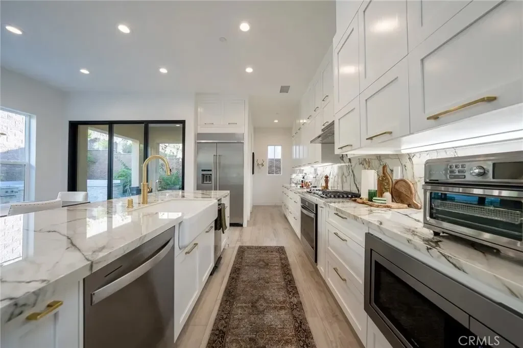 20811 W Bur Oak, Los Angeles, California, United States. - Photo 1