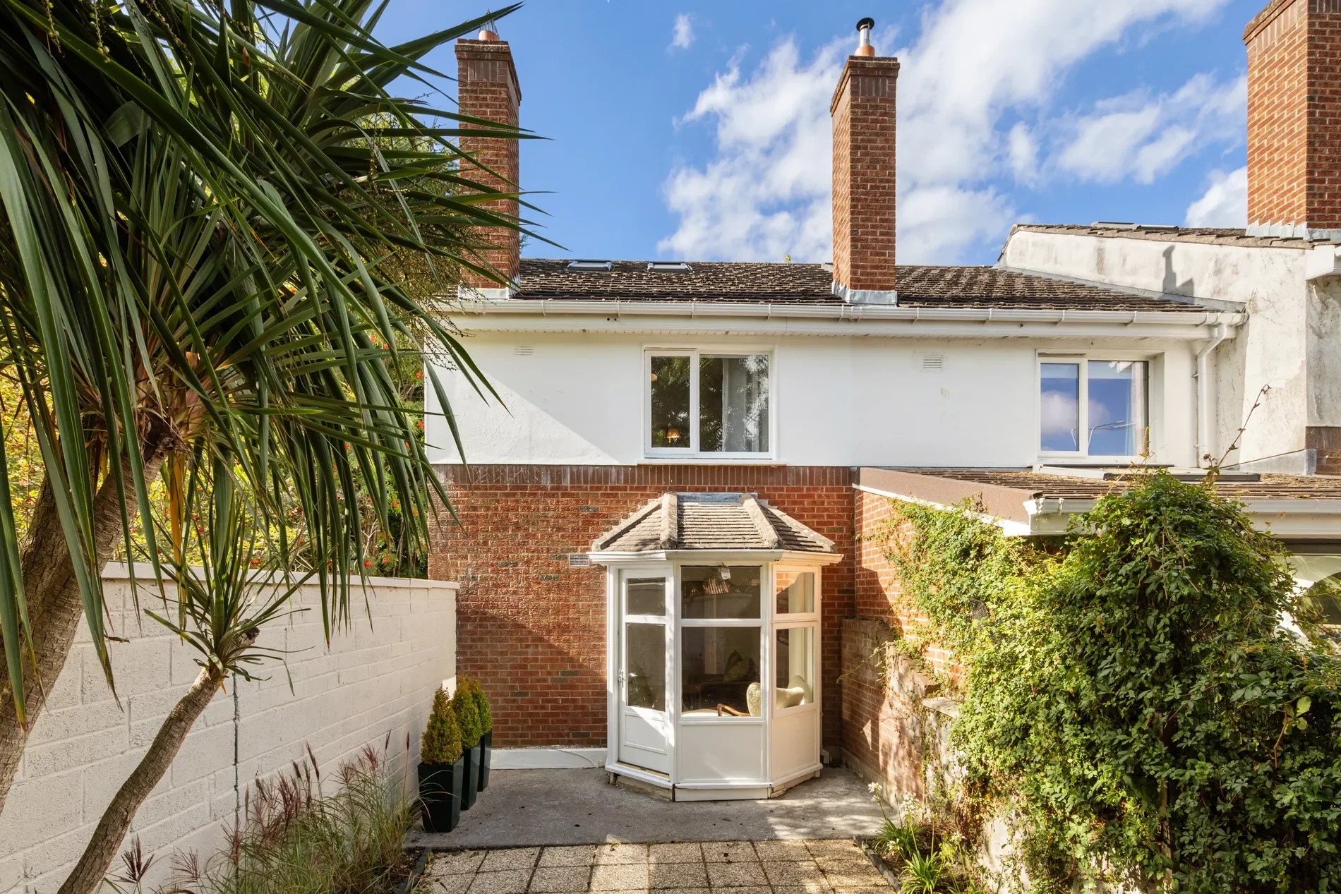Exterior photo 4