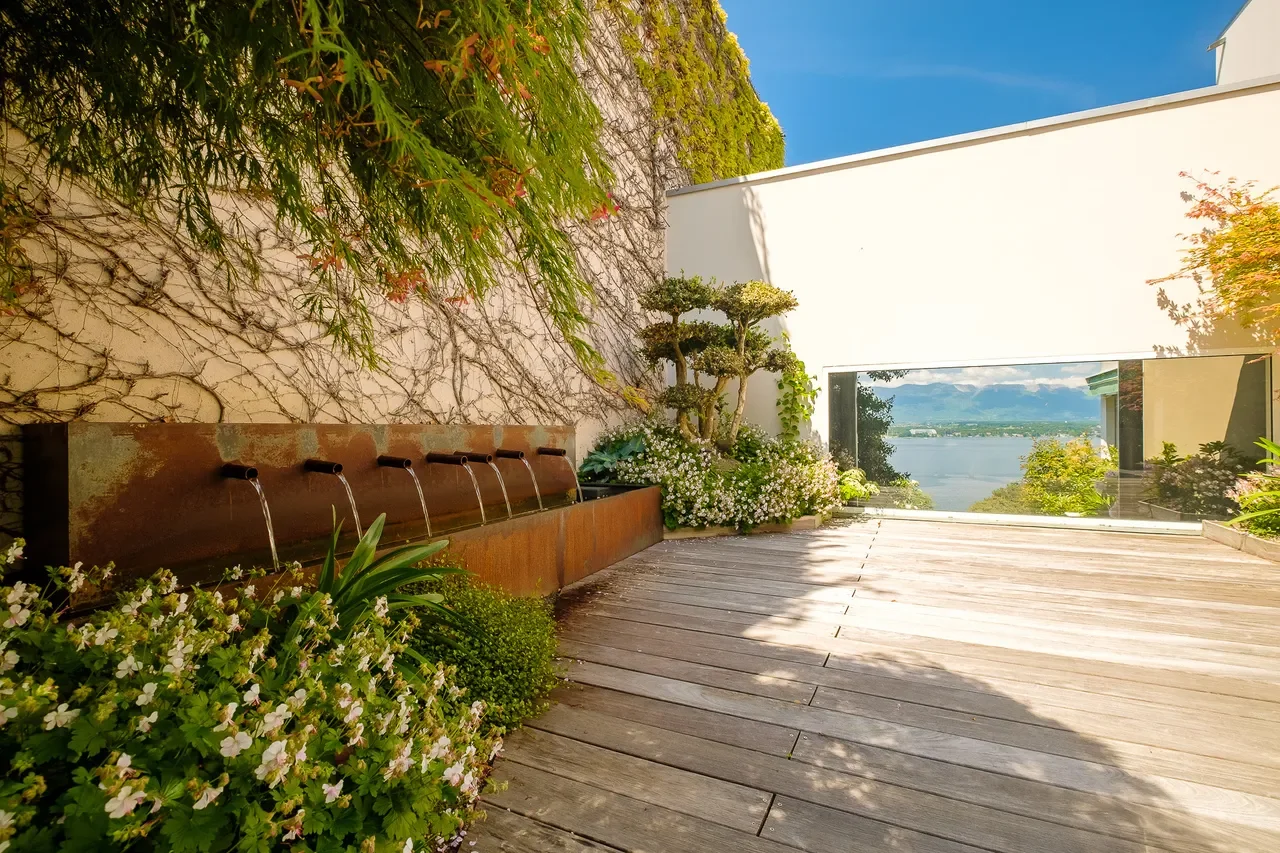 Exterior photo 4