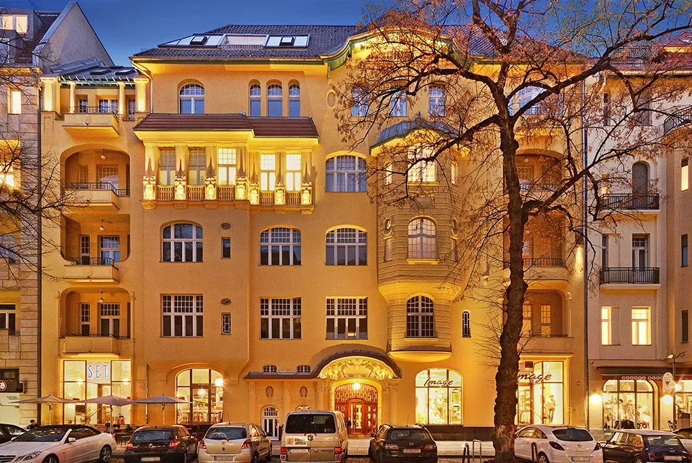 Exterior photo 1