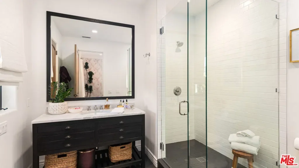 6110 Merritt Drive, Malibu, California, United States. - Photo 31