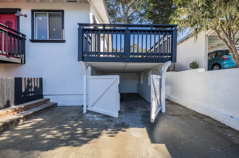 1113 Presidio Boulevard, Pacific Grove, California, United States. - Photo 11