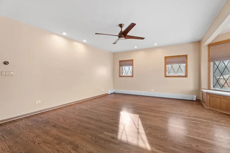 6013 N Emerson Street, Des Plaines, Illinois, United States. - Photo 25