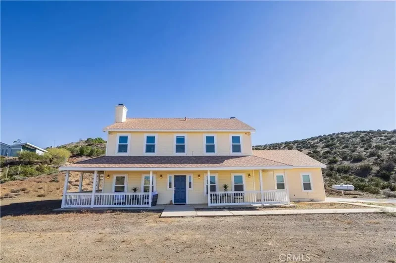 Single Family Residence in Agua Dulce