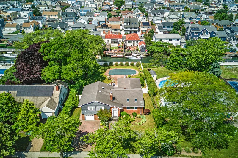 189 Blackheath Road , Lido Beach, NY 11561, Long Beach, New York, United States. - Photo 16