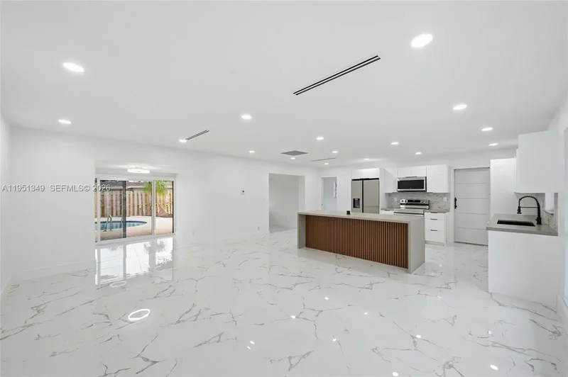 4711 NE 18th Ave, Oakland Park, Florida, United States. - Photo 3