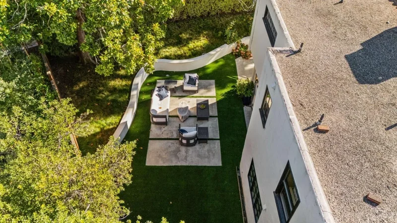 670 Edgewood Road, San Mateo, California, United States. - Photo 23