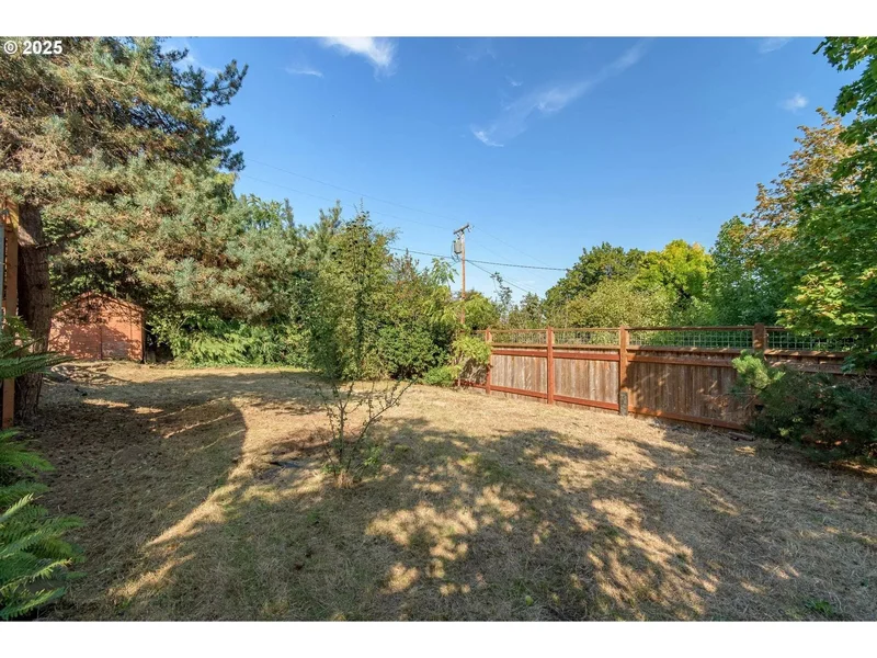 245 W 30th Ave, Eugene, OR 97405, Eugene, Oregon, United States. - Photo 39