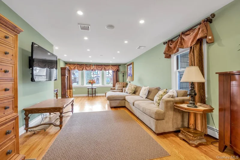 65 Reyam Road, Lynbrook, New York, United States. - Photo 24