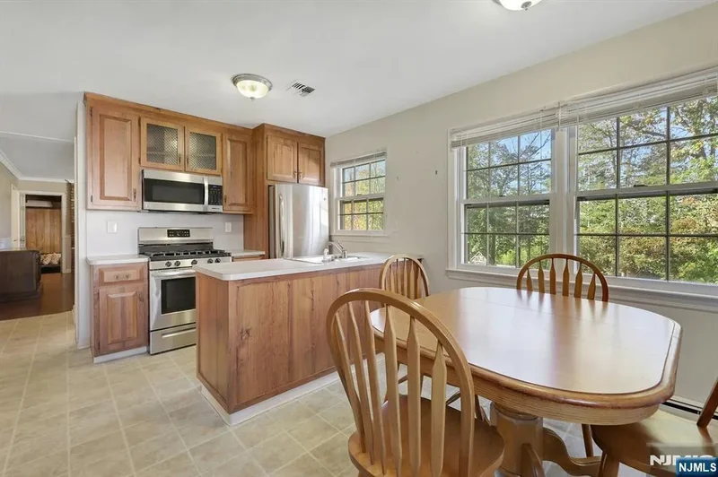 64 Powderhorn Drive, Wayne, NJ 07470, Wayne, New Jersey, United States. - Photo 14