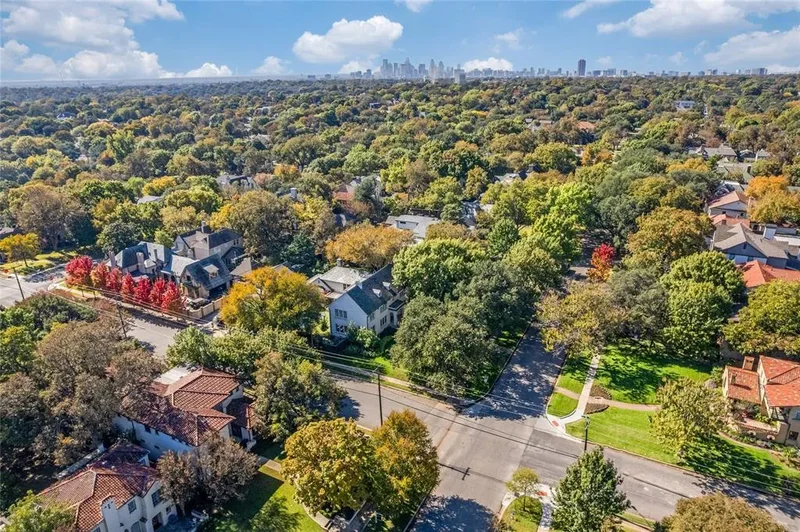 7002 Lakewood Boulevard, Dallas, Texas, United States. - Photo 37
