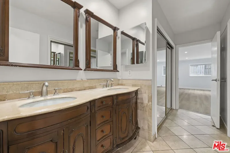 423 S Rexford Drive 106, Beverly Hills, California, United States. - Photo 8