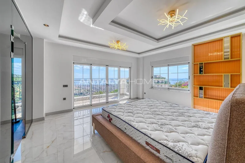 5-Bedroom Triplex House with Pool in Alanya Antalya