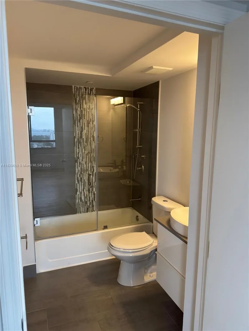 1330 West Ave 3007, Miami Beach, Florida, United States. - Photo 26