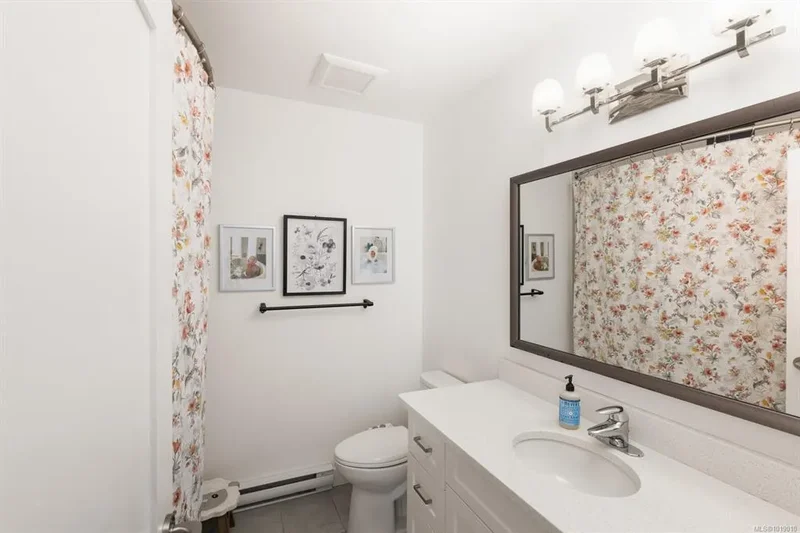 11321 Chalet Rd, North Saanich, BC, V8L5M1, CANADA, North Saanich, British Columbia, Canada. - Photo 4