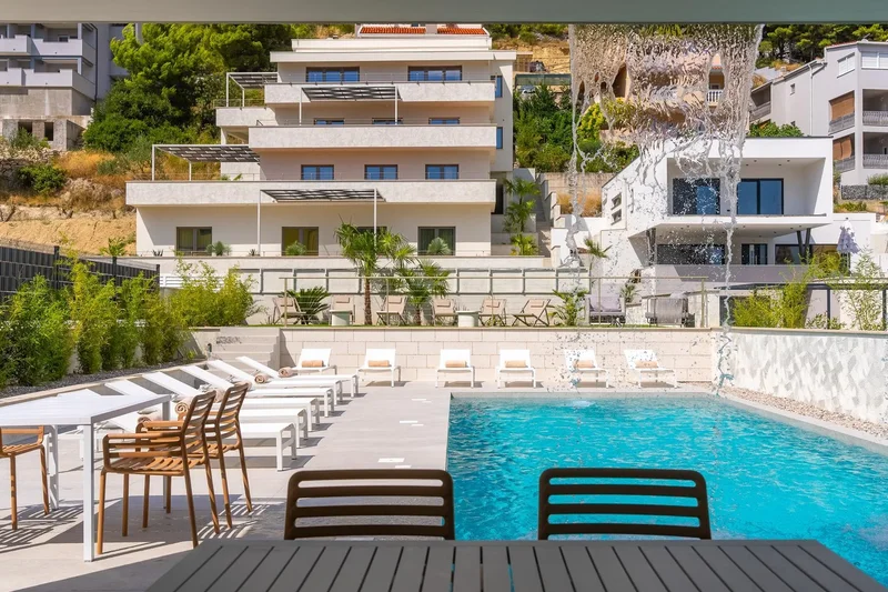 Omiš, luxurious residential building with a swimming pool and a beautiful view of the sea
