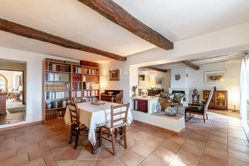 Saint-Saturnin-lès-Apt, Provence-Alpes-Côte d'Azur, France. - Photo 14