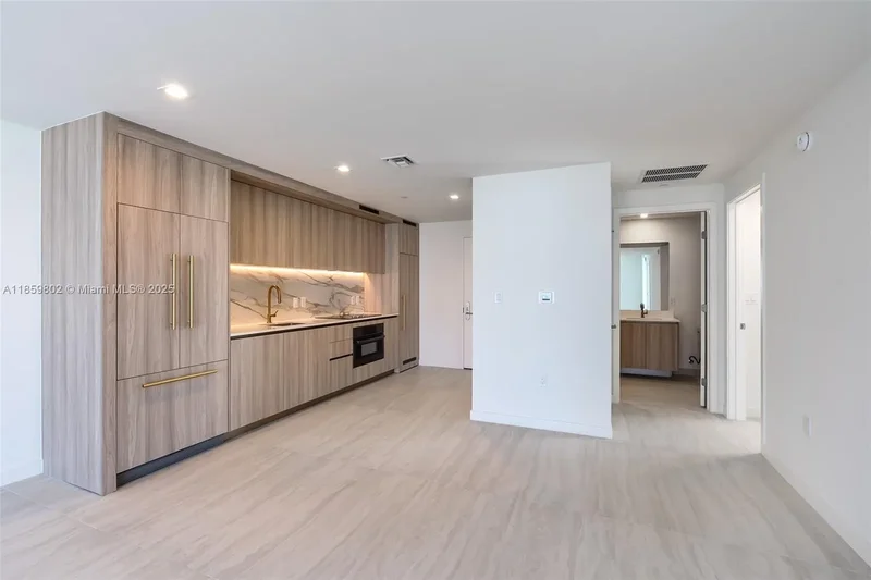 77 SE 5th St #2701, Miami, Florida, United States. - Photo 33